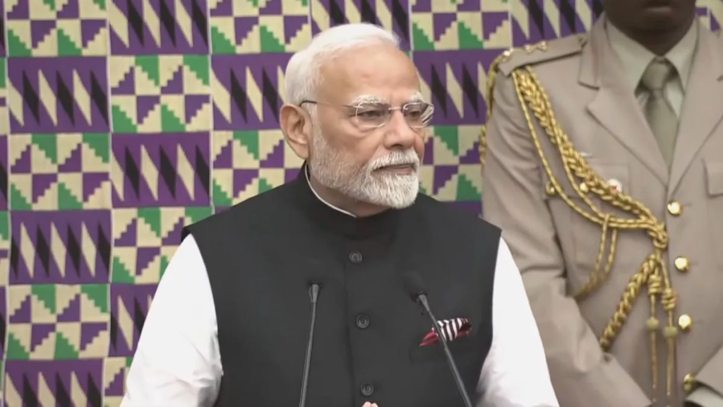 प्रधानमंत्री नरेंद्र मोदी ने घाना की संसद को संबोधित कर भारत-घाना संबंधों को नई ऊंचाइयों पर ले जाने की बात कही। यह यात्रा 30 वर्षों में किसी भारतीय प्रधानमंत्री की पहली यात्रा है। जानिए पीएम मोदी के इस ऐतिहासिक दौरे की हर जरूरी बात।