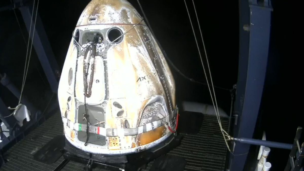 Shubhanshu Shukla Pics: अंतरिक्ष से लौटने के बाद की पहली तस्वीर