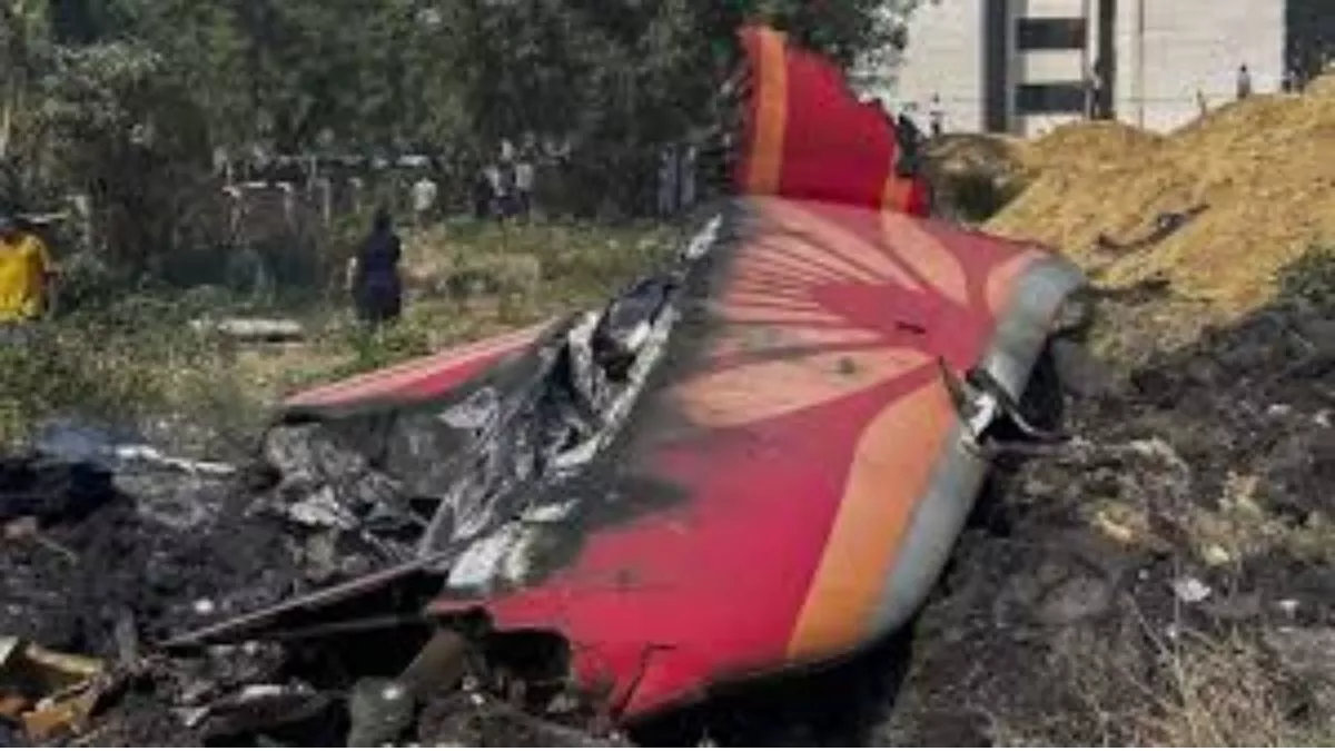 Ahmedabad Plane Crash Impact: 112 पायलट्स की एक साथ छुट्टी, उड़ा DGCA का होश