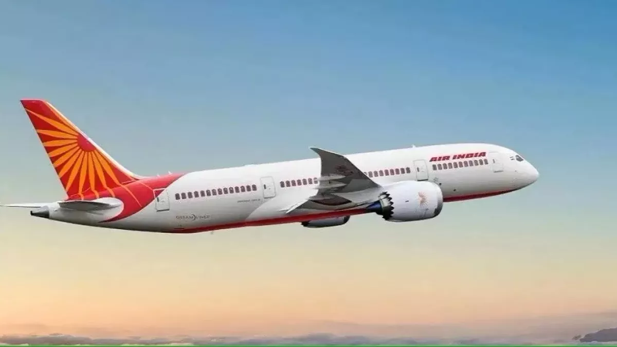 Image showing "Air India aircraft returning to Delhi runway" with alt: Dehradun Flight Weather Alert के चलते AI फ्लाइट की दिल्ली वापसी