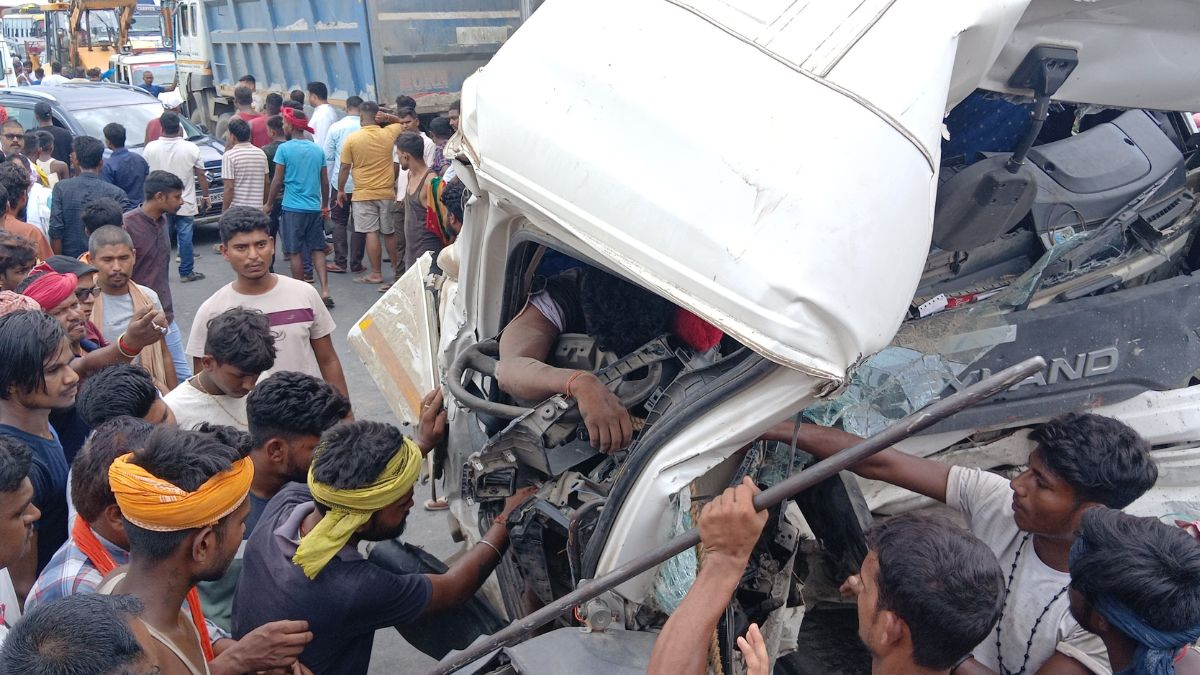 Katihar News:  एनएच 31 पर दो हाइवा की आमने-सामने टक्कर, चालक की मौत, उप-चालक घायल