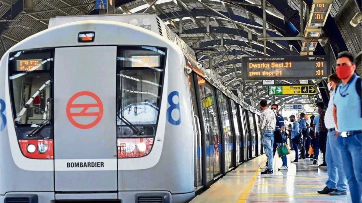 Delhi Metro : स्वतंत्रता दिवस पर आज सुबह से मेट्रो सेवा शुरू, रूट डायवर्ट