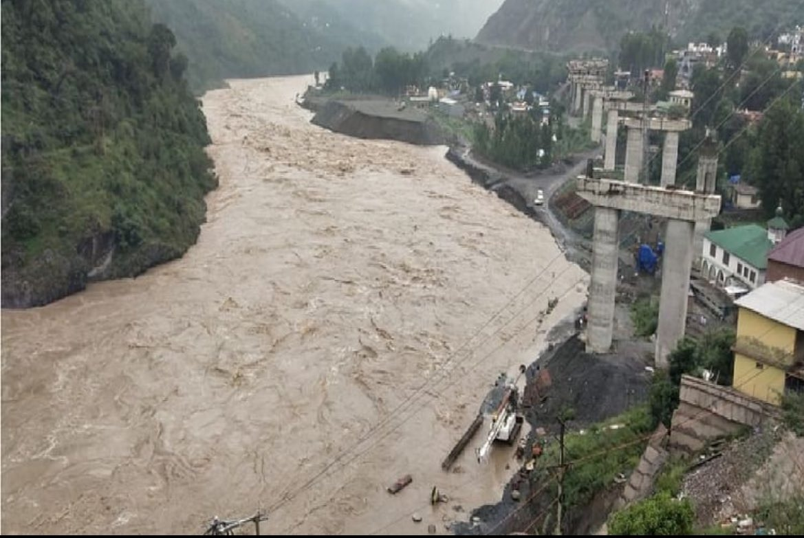 Kishtwar Cloudburst: मचैल माता यात्रा में तबाही, बहे टेंट |