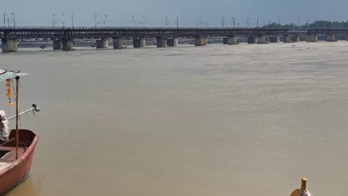 Flood UP Alert: गंगा-यमुना उफान पर, गांवों में तबाही का खतरा