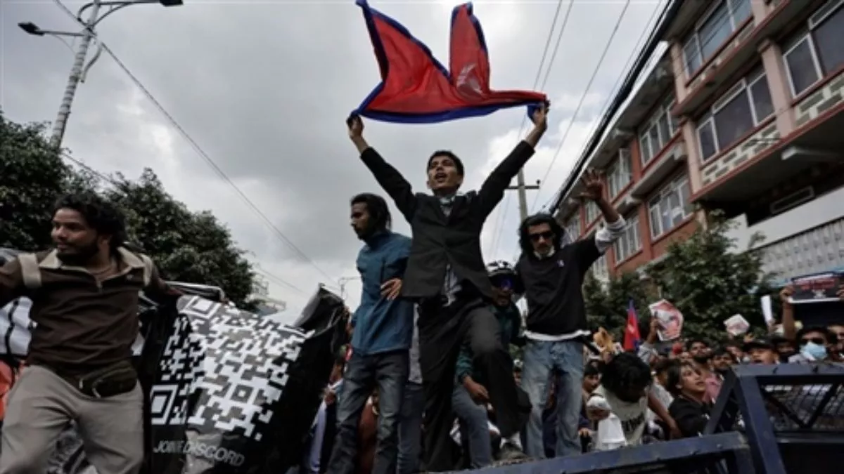 Nepal Social Media Ban: नेपाल में बैन के खिलाफ युवा सड़कों पर |