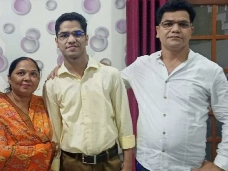 Barabanki Land Fraud Case: बाराबंकी में जमीन के नाम पर IPS अधिकारी के पिता से करोड़ों की ठगी, दुबई कनेक्शन आया सामने!