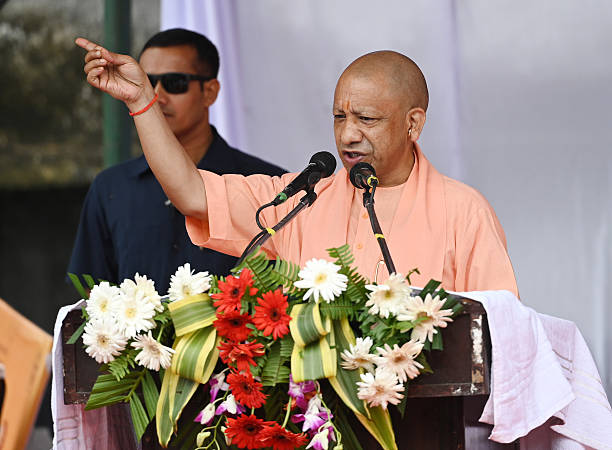 CM Yogi Adityanath Azamgarh Speech: आजमगढ़ की धरती से गरजे सीएम योगी, विपक्ष के उड़ गए होश!