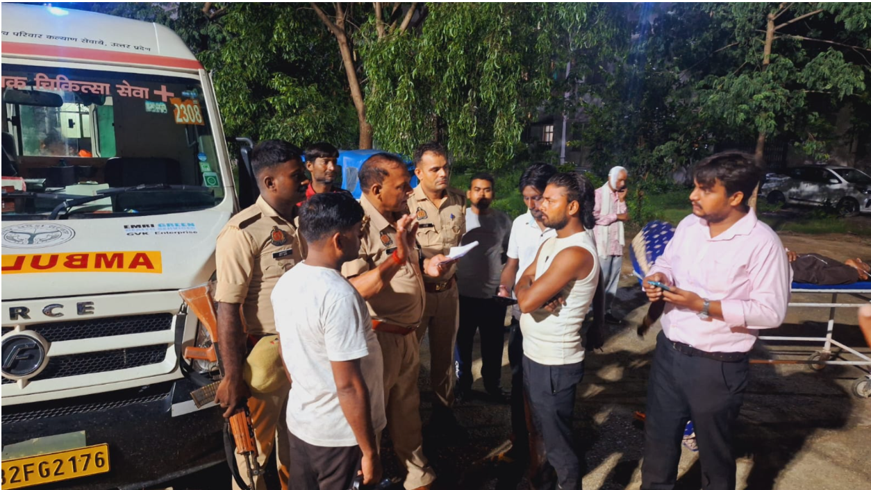 Kasganj News: बारातियों से भरी बस अनियंत्रित होकर होकर खेत में जा गिरी,9 बाराती हुए घायल!