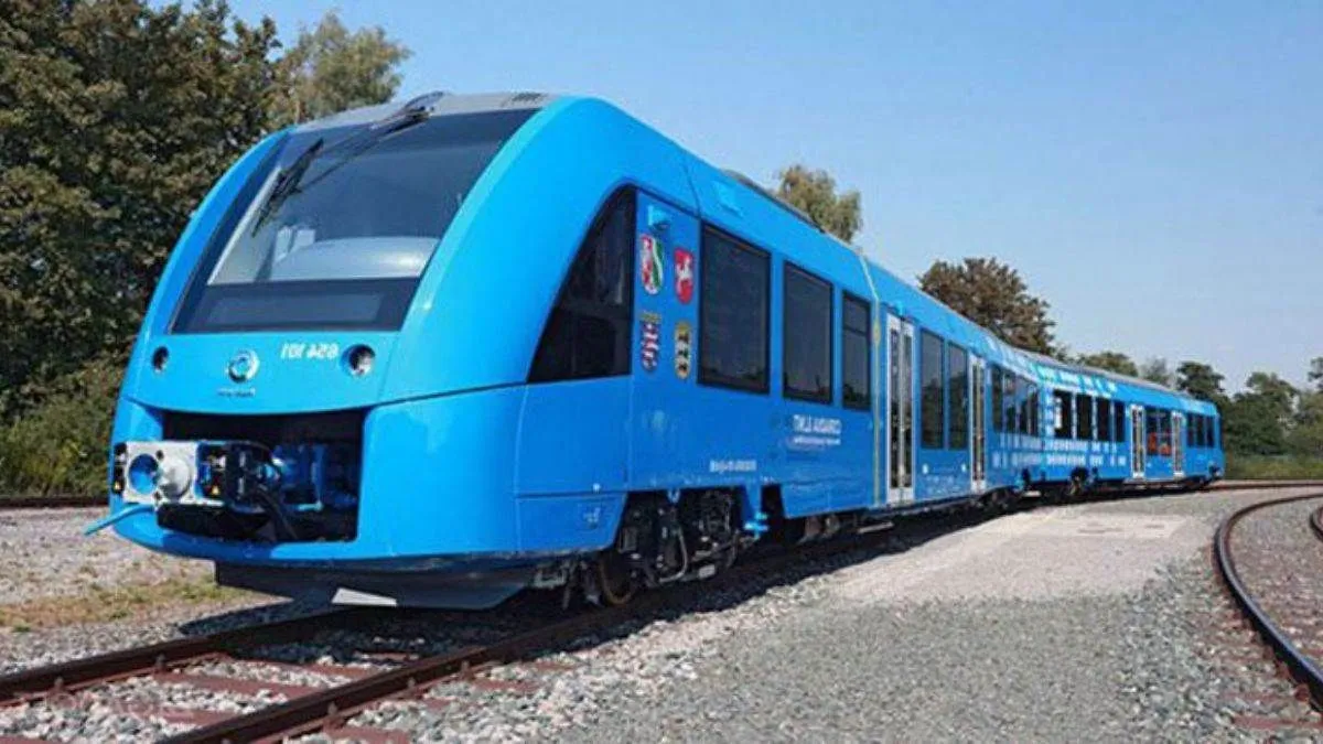 India’s First Hydrogen Train: рднрд╛рдк, рдбреАрдЬрд▓ рдФрд░ рдмрд┐рдЬрд▓реА рдХреЗ рдмрд╛рдж рдЕрдм рд╣рд╛рдЗрдбреНрд░реЛрдЬрди рдпреБрдЧ, рднрд╛рд░рддреАрдп рд░реЗрд▓рд╡реЗ рдиреЗ рд░рдЪрд╛ рдирдпрд╛ рдЗрддрд┐рд╣рд╛рд╕