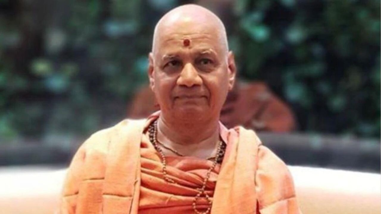 Govind Giri Under SIT Scanner: राम मंदिर ट्रस्ट के कोषाध्यक्ष से जुड़े तार, एसआईटी जुटा रही है सीक्रेट इनपुट।