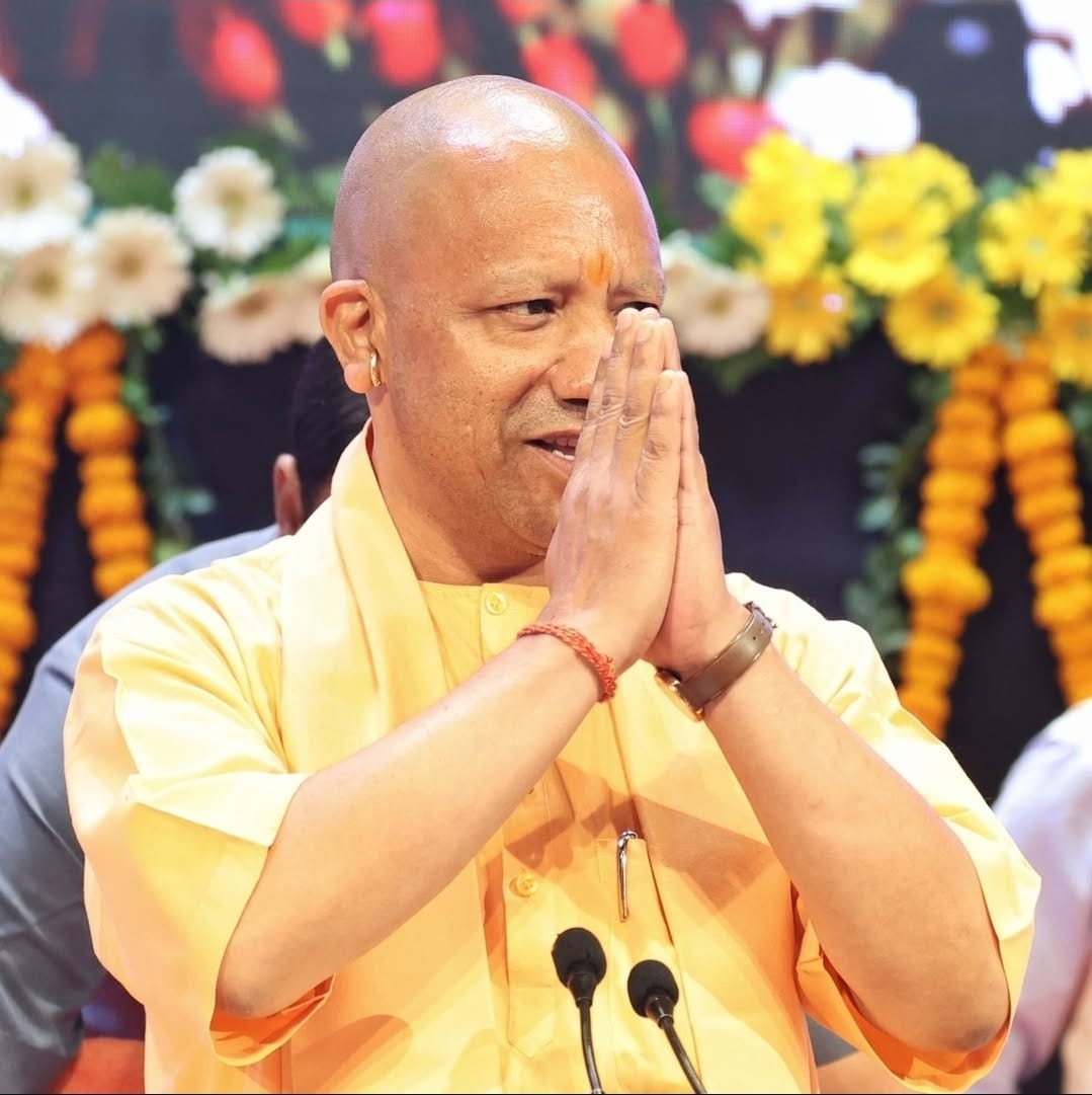 Yogi Adityanath: उत्तर प्रदेश के राजनीतिक मैदान में उतरी बड़ी सियासी हलचल