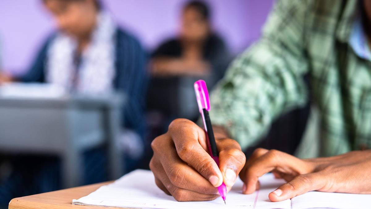 भारत में उच्च शिक्षा का स्वर्णिम दशक: 10 वर्षों में 31.5% बढ़ा नामांकन, छात्र संख्या 4.5 करोड़ के पार